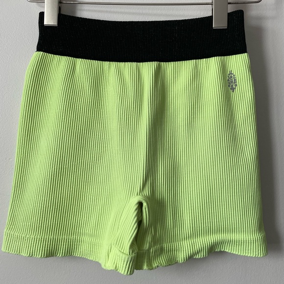 Free People Movement Shorts Size M/L - Picture 1 of 3